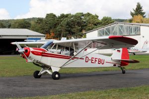 PA-18 Piper Super Cub D-EFBU Schleppmaschine F-Schlepp Segelflugverein Bielefeld Flugplatz Bielefeld-WIndelsbleiche