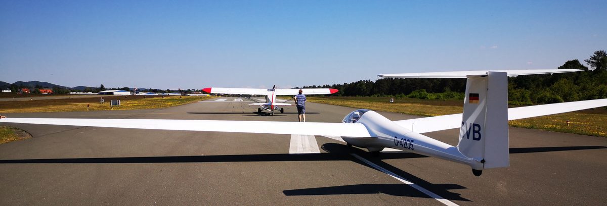 Start eines Segelflugzeugs im F-Schlepp eines Motorflugzeugs